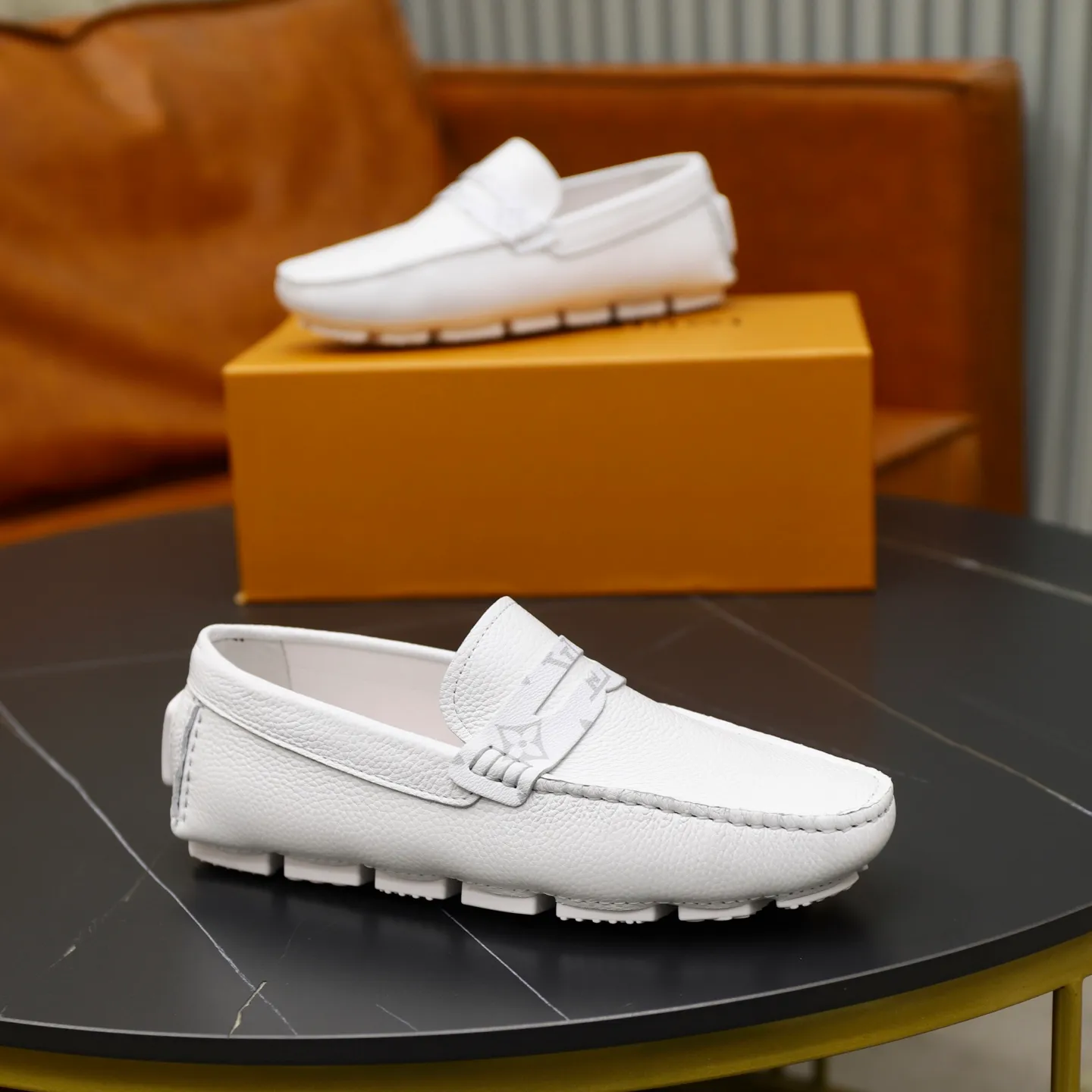 Ex-factory price: 460💰【LV】Louis Vuitton ⚠️High-end men’s driving and pedal series ⚠️38-44 (customized for 45) ⚠️All original cowhide leather! Thick and soft! Made entirely of calfskin lining! Rubber sheet anti-slip beanie sole! Three-dimensional package technology! Fashionable and classic! Handicrafts! Original high quality! Feel free to compare!